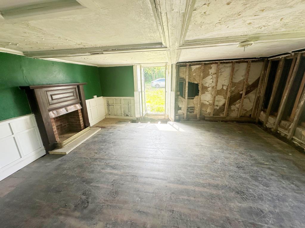 Lot: 98 - SUBSTANTIAL PERIOD HOUSE AND COACH HOUSE ON LARGE PLOT WITH POTENTIAL - Interior room with fire place and access to side garden